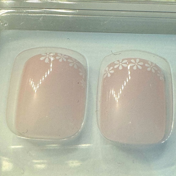 Static Nails Reusable Pop-on Manicures - Picture 3 of 4